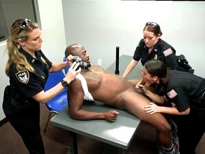 La hijastra de la milf y el papi en un trío con la milf polis
