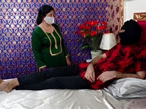 Hermosa Criada India Hindi Mamada Chupando y Follando Duro con su Jefe