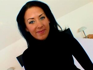 La loca estrella porno Jacky Brown en una fabulosa escena porno hd y