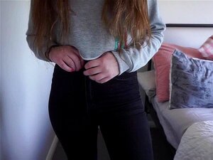 Mira a esta esposa tímida convertirse en una puta habladora sucia