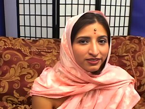 ¡Experimenta el atractivo prohibido de un trío hindú ardiente!