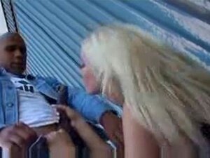 Follando una polla negra al aire libre