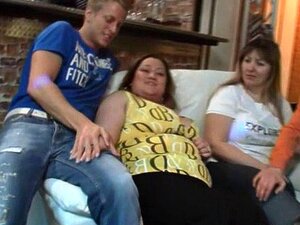 Chicas gordas se divierten en el pub