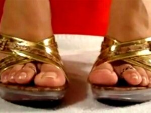 JOI con uñas naturales. Mira JOI con uñas naturales en .com, el