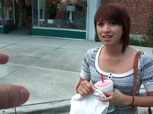 Linda amateur recogida para ponerse sucia en el autobús sexual