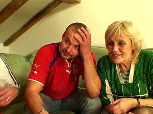 Zorra de 70 años perdió una apuesta y se la follan