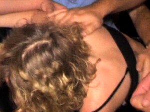 Esposas amateurs folladas en grupo por cientos de hombres