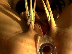 Chicas dilatadas con juguetes en el culo. Chicas con culos abiertos