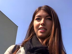 Presencia a una seductora amateur con un atractivo moreno al aire