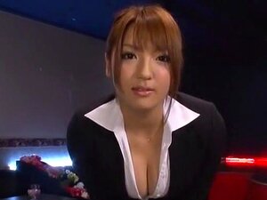 Chica japonesa cachonda Shiori Kamisaki en una película JAV de Crazy