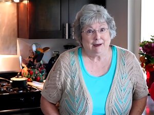 ¡LA ABUELA REACCIONA A UNA MAYOR CANTIDAD DE PORNO DE ABUELAS!