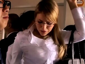 Milf es manoseada y follada en el tren-2 En HDMilfCam com