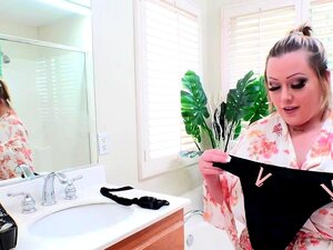 Baño extra mojado con BBW Bunny De La Cruz