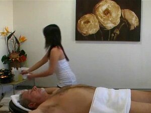 Sexo y masaje para un tipo afortunado