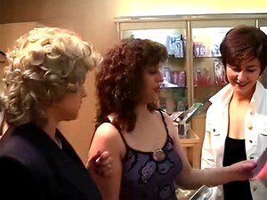 Escena Mujer-Mujer De: Marta en Oporto Sex Shop. (HQ-PT)