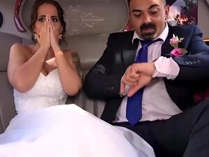 La novia es follada en el culo delante de su futuro cónyuge y