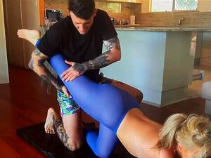 Brazzers - La rubia tetona Savannah Bond analizada por su novio