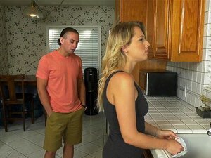 La esposa infiel de DevilsFilm, Zoey, descubre que se corre