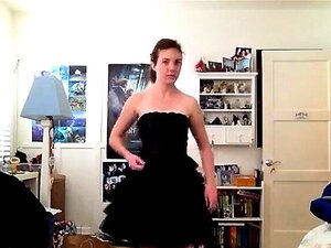 Masturbándose, striptease en solitario, chica amateur con arbusto