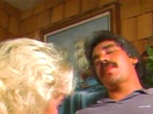 Bunny Bleu - Escándalo sexual de estrella porno retro con coño