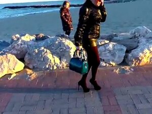 pantalones calientes de cuero afuera. Pantalones de cuero afuera