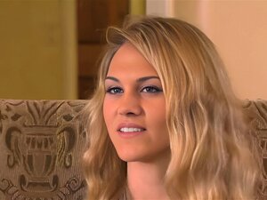 Marido compartiendo esposa con otras parejas swingers