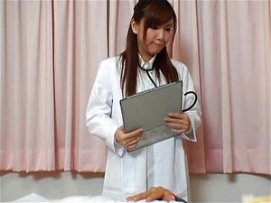 Doctor japonés caliente tiene sexo