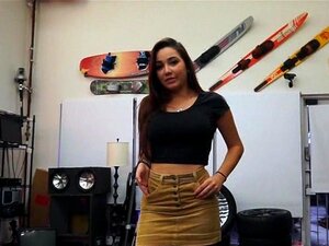 Chica universitaria amateur morena con un culo caliente follada por el