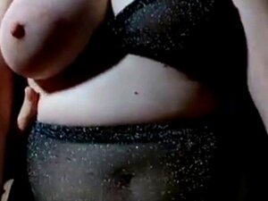 La MILF alemana Simone pule la polla del vecino y lo folla. La milf