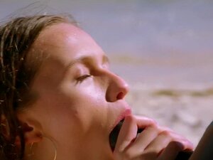 Su esposa lo cornuda en sus vacaciones interraciales en el Caribe