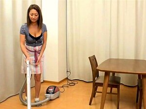 Sexy milf japonesa con grandes tetas sabe cómo manejar una polla