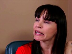 La estrella porno follada satisface sus pensamientos hardcore obscenos