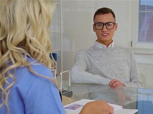 Lola MyLuv en Órdenes del Doctor - OfficeObsession. Dañando por