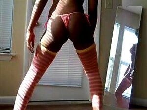 Twerker de Youtube Lady K: Como una cirujana desnudándose provocativa