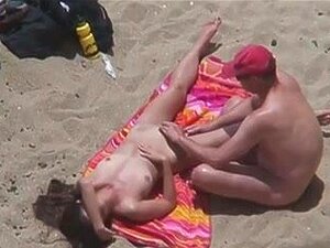 AmateursSex en la playa, cabello castaño, cabello largo, agujeros de