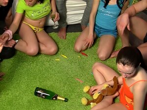 Juegos sucios que llevan a sexo en grupo, ¿qué haces cuando una de