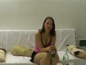 Entrevista tras bambalinas y estilo perrito duro. Entrevista tras