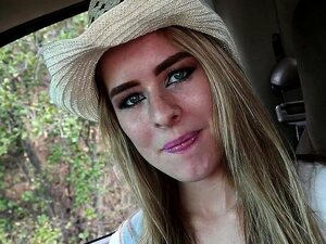 Chica de campo de Teamskeet folla por dinero en un viaje