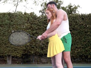 El tenis fue duro para la pequeña pelirroja