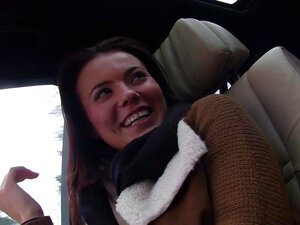 Vanessa Decker en un autoestopista bonito tiene un buen culo -