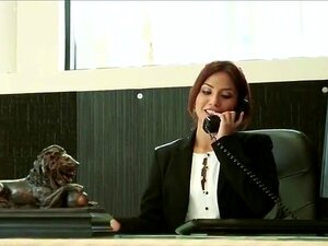 La sexy Isabella se folla con una polla enorme del repartidor. La sexy