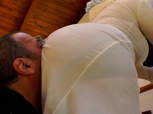 Chicas con grandes culos olfateados. Grandes culos de dominatrices