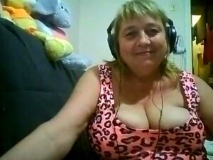 Experimenta el placer puro con una madura insaciable y sus tetas