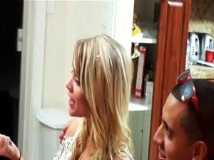 Las zorras cachondas ansían una polla