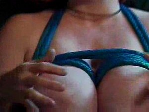 Sus tetas fueron hechas para tocar