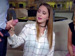 La hijastra ayuda a mamá y padrastro a recuperar su vida sexual