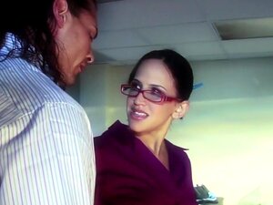 Increíble estrella porno en una increíble escena de sexo facial y