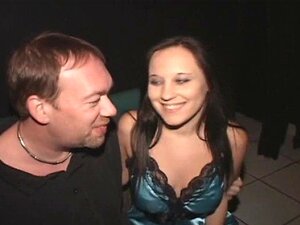 Sierra teniendo sexo en grupo en un teatro porno público de Tampa