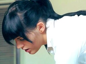 Pornstars de lujo en pantalones disfrutando de un strap