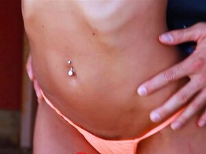 Parque digital - Chica en bikini se folla al mecánico